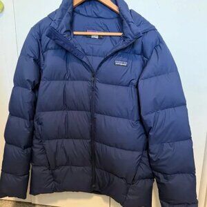 Mens Navy Patagonia puffer jacket